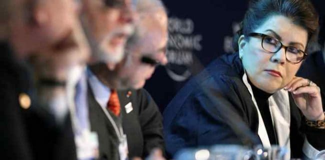 کارمن رینهارت در فایننشال تایمز: برای مقابله با تاثیر اقتصادی کرونا قرض بگیرید بعداً نحوه بازپرداخت آنرا درخواهید یافت.