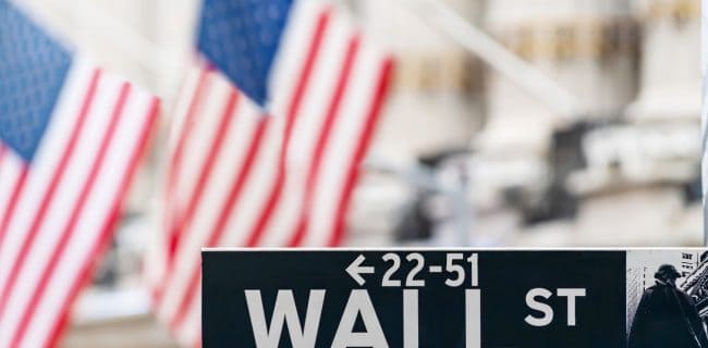 ویلیام واچ در مارکت واچ نوشت: ترامپ بسته حمایتی جدید را پذیرفت.