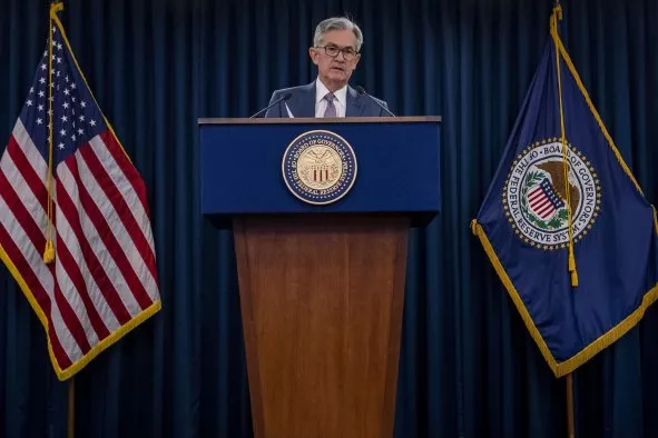 نیوزویک نوشت: توئیت های ترامپ باعث سقوط بازارها می شود: رد توئیتی درخواست رئیس فدرال رزو ایالات متحده از سوی ترامپ!