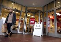 لوسیا موتیکانی در رویترز: رشد ۳۳٫۱ درصدی تولید در سه ماهه سوم ایالات متحده ناشی از حمایت ایالات متحده است.